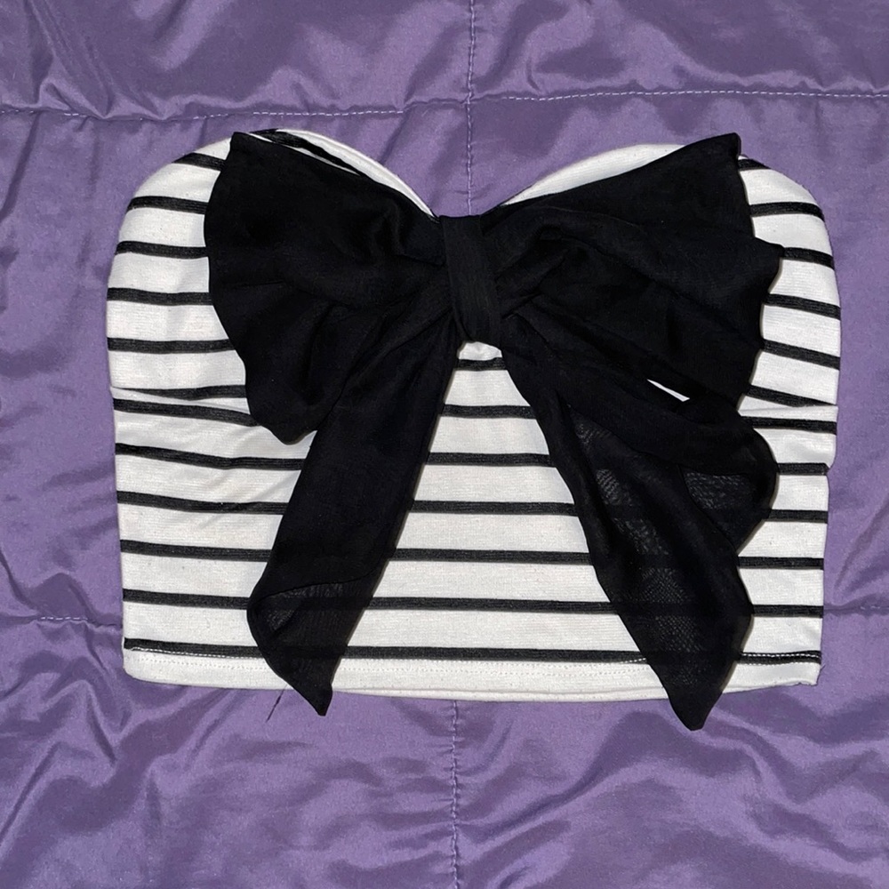 Charlotte Russe White and Black Crop Top Size Medium